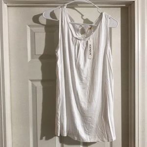 2/$10 NWT Versatile White Patterned Tank